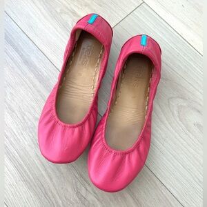 TIEKS flats / fuchsia classic fold up ballet flats / size 6